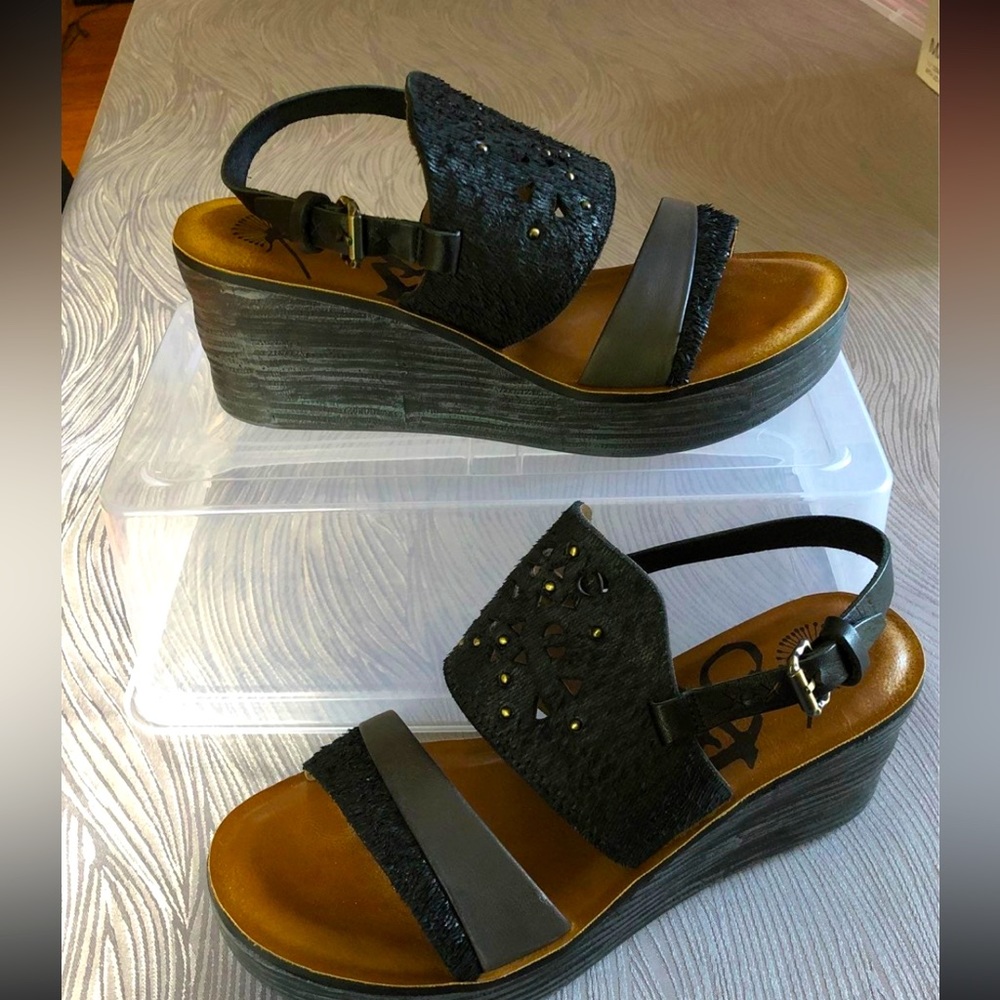 OTBE wedge sandals